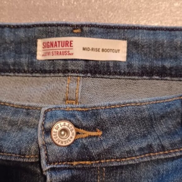 Signature by Levi Strauss Mid-Rise Bootcut blue jeans Size W35 X L32 - Picture 6 of 8